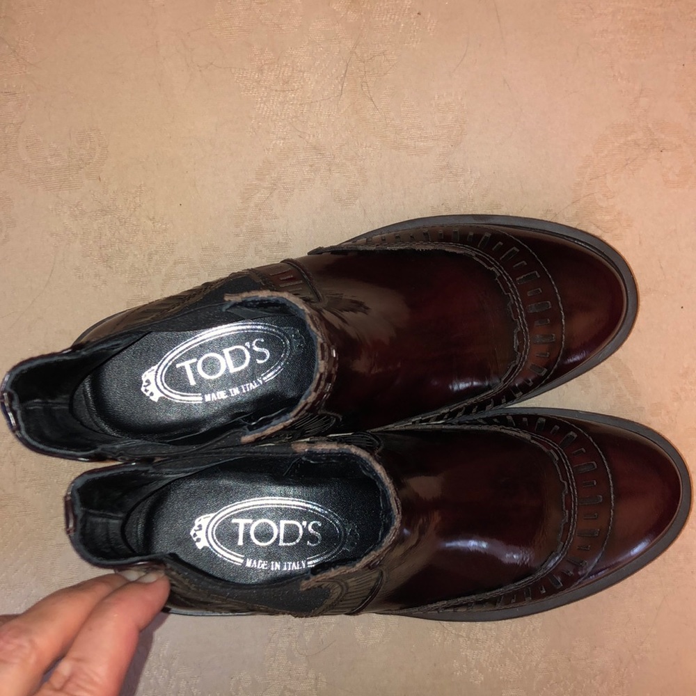 Gorgeous Patent Chelsea Tod’s Boots, Pristine! - Picture 6 of 11